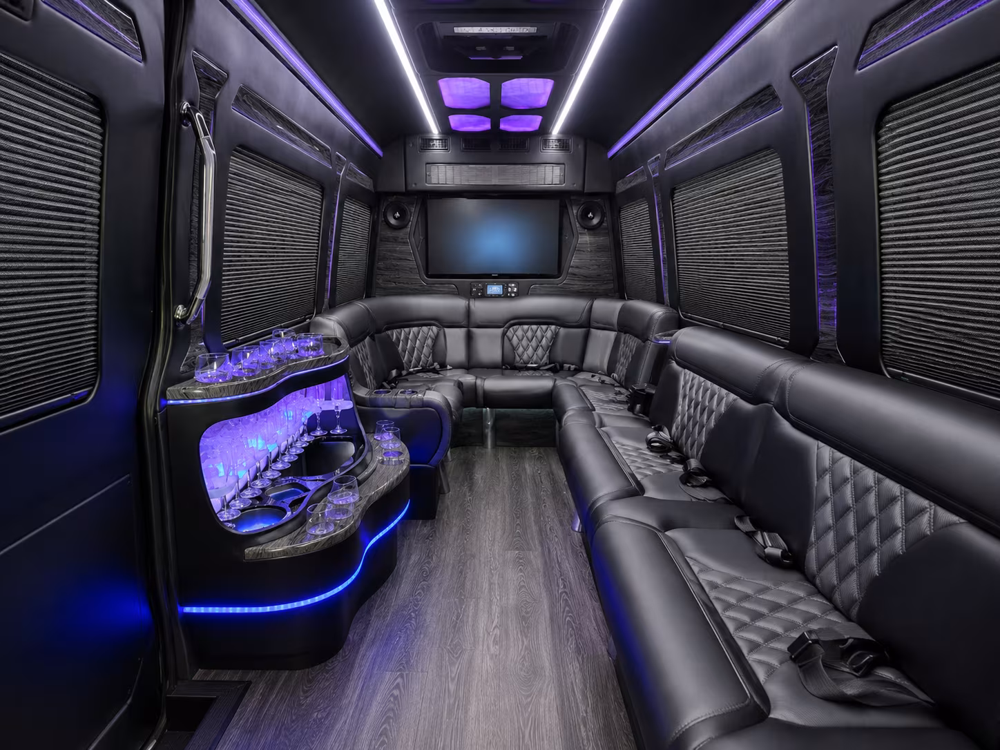 book a bus for your next airport transfer 1