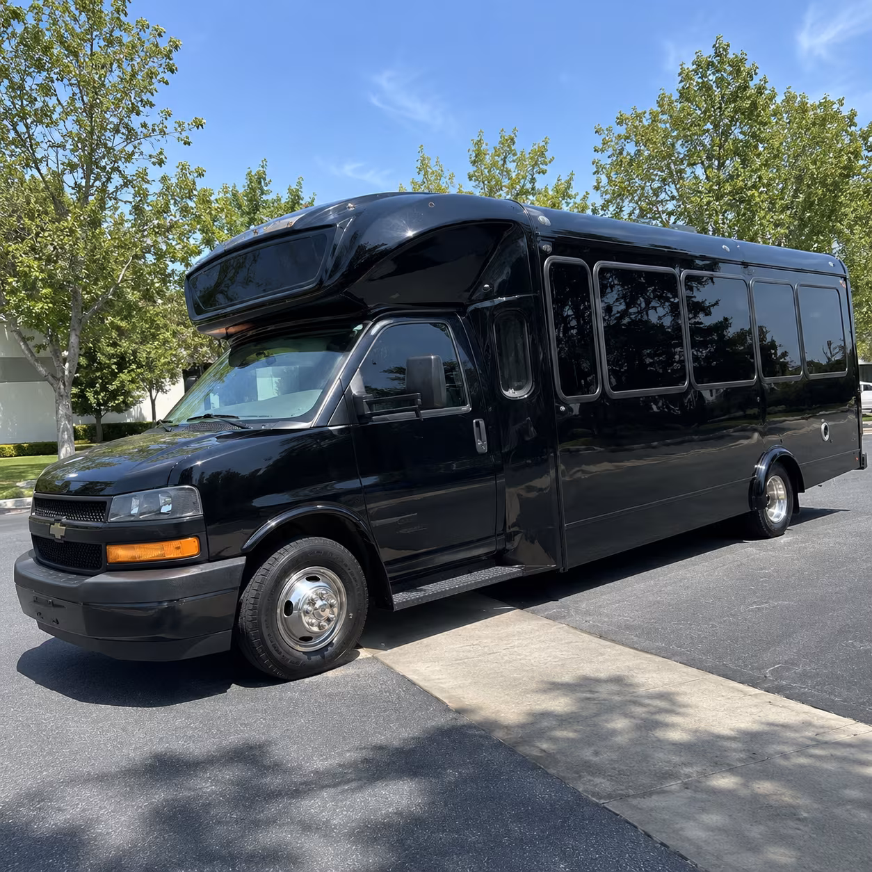 santa rosa 15 passenger party bus