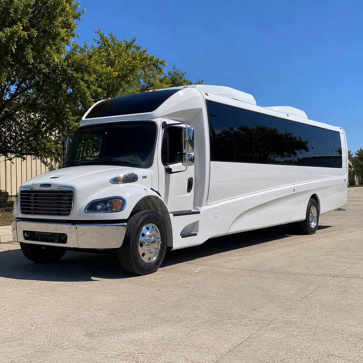 santa rosa 28 passenger minibus